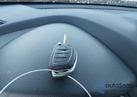 2017 Hyundai Santa Fe Se from USA, damaged, VIN KM8SMDHF4HU174490